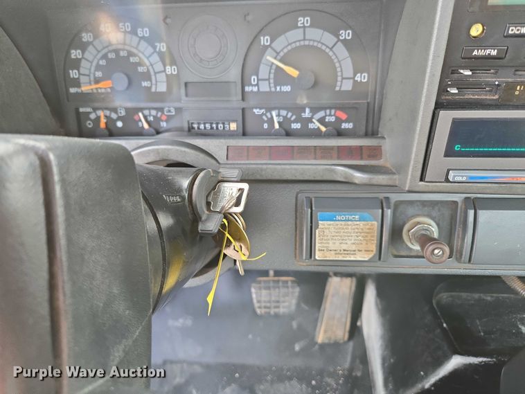 image for item EN3714 2001 GMC C6500 bucket truck