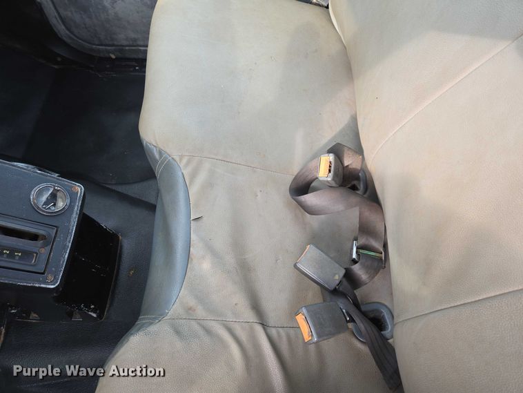 image for item EN3714 2001 GMC C6500 bucket truck