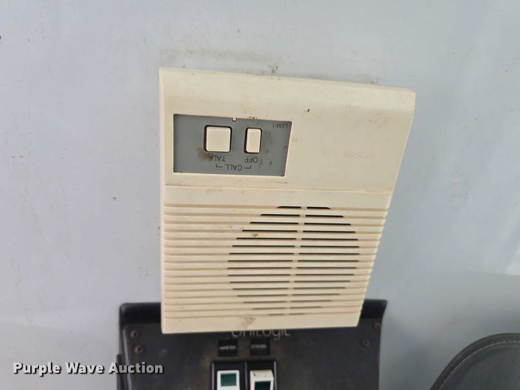 image for item EN3714 2001 GMC C6500 bucket truck