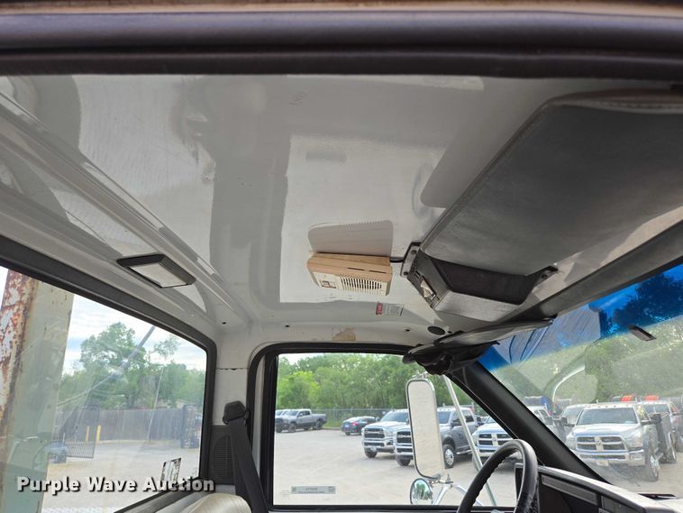 image for item EN3714 2001 GMC C6500 bucket truck