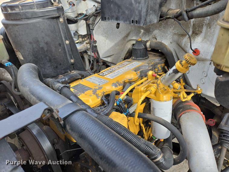 image for item EN3714 2001 GMC C6500 bucket truck