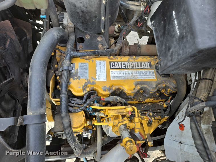 image for item EN3714 2001 GMC C6500 bucket truck