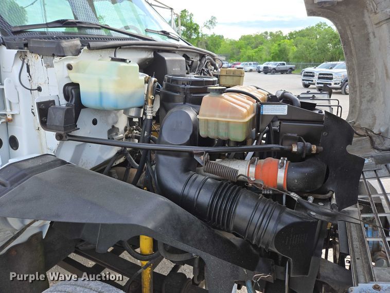 image for item EN3714 2001 GMC C6500 bucket truck