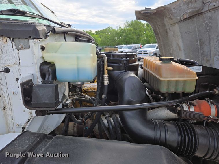 image for item EN3714 2001 GMC C6500 bucket truck