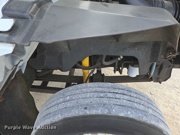 image for item EN3714 2001 GMC C6500 bucket truck