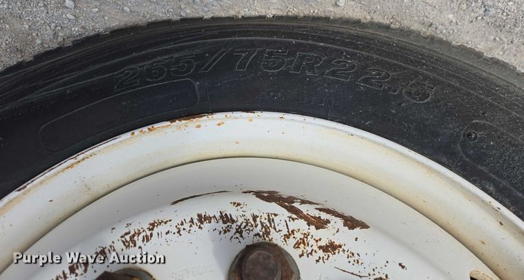 image for item EN3714 2001 GMC C6500 bucket truck