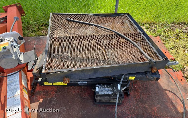 image for item EN3715 Ansi Automotive lift 