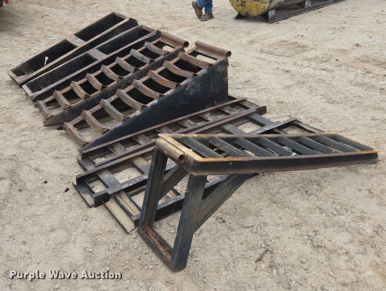 image for item EN3717 (8) steel trailer ramps