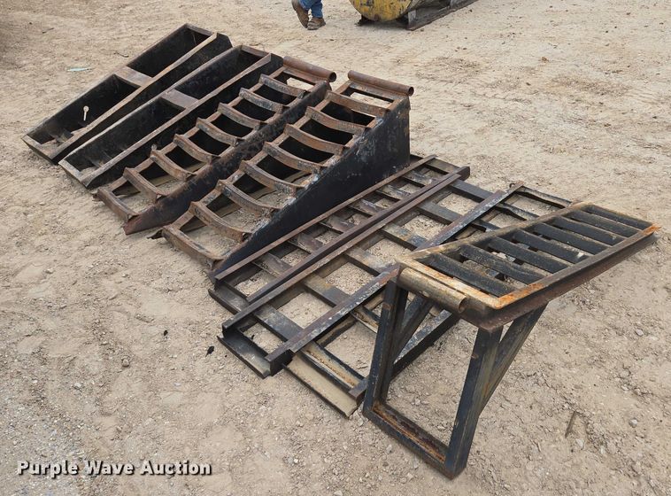 image for item EN3717 (8) steel trailer ramps