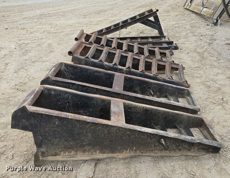 image for item EN3717 (8) steel trailer ramps