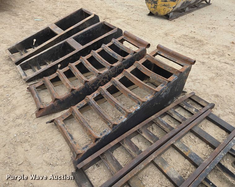 image for item EN3717 (8) steel trailer ramps