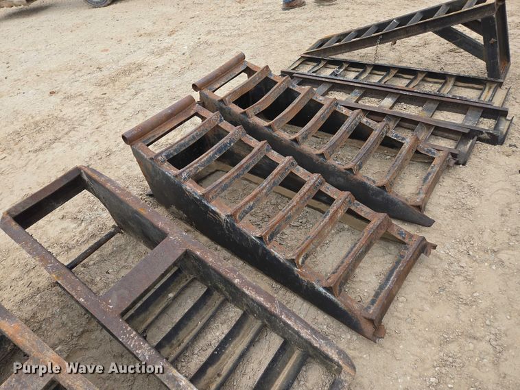 image for item EN3717 (8) steel trailer ramps