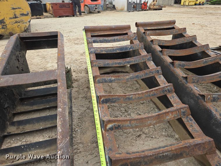 image for item EN3717 (8) steel trailer ramps