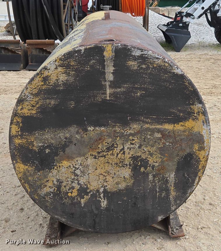 image for item EN3722 Oil storage tank