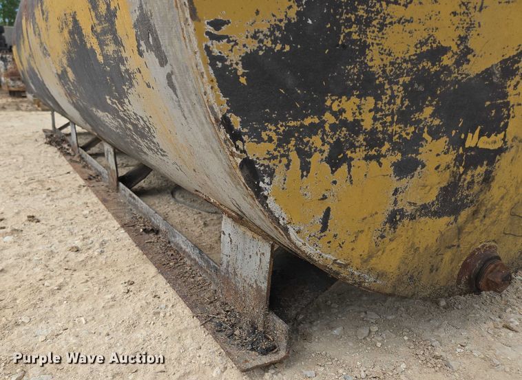 image for item EN3722 Oil storage tank