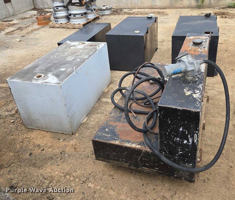 image for item EN3723 Truck parts