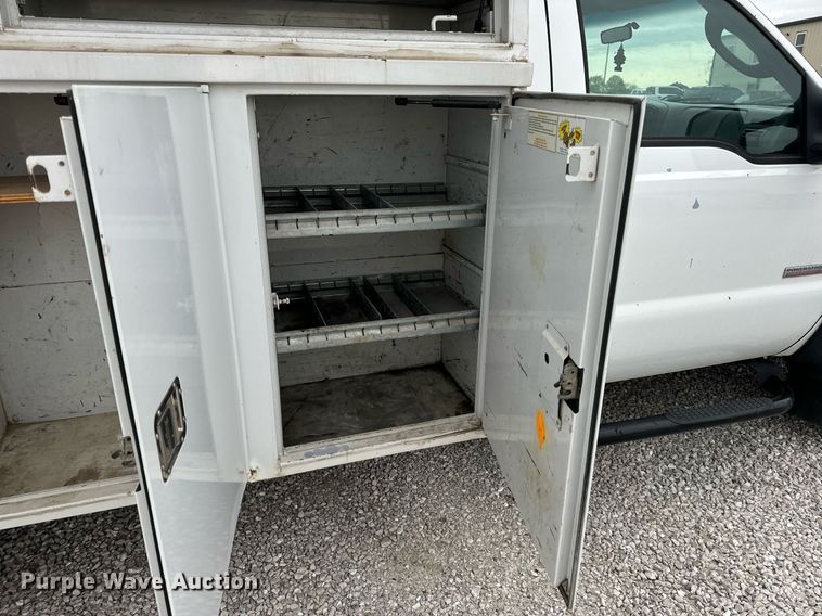 image for item EN4533 2006 Ford F550 Super Duty utility / service truck