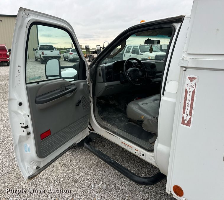 image for item EN4533 2006 Ford F550 Super Duty utility / service truck