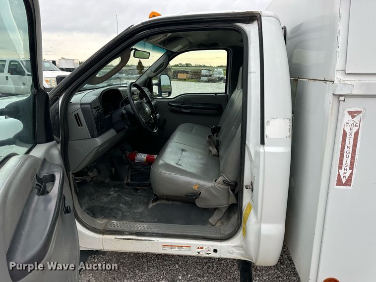 image for item EN4533 2006 Ford F550 Super Duty utility / service truck