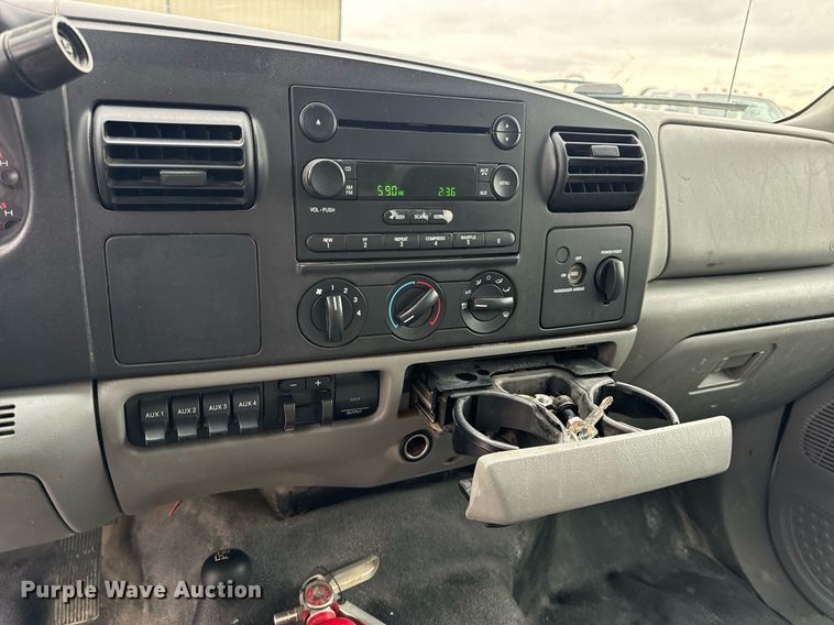 image for item EN4533 2006 Ford F550 Super Duty utility / service truck