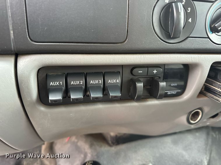 image for item EN4533 2006 Ford F550 Super Duty utility / service truck