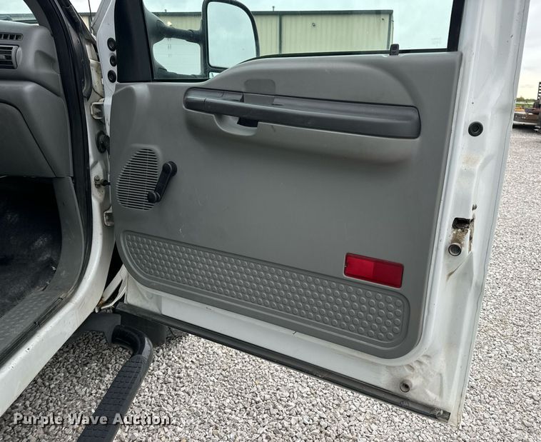 image for item EN4533 2006 Ford F550 Super Duty utility / service truck