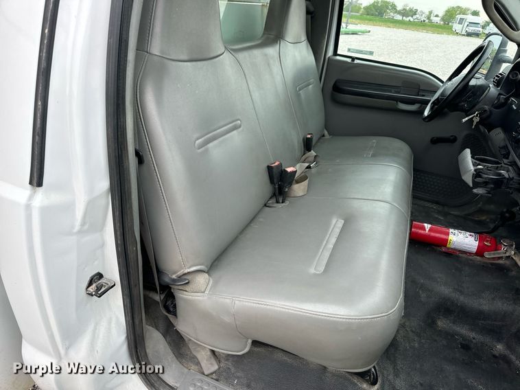 image for item EN4533 2006 Ford F550 Super Duty utility / service truck