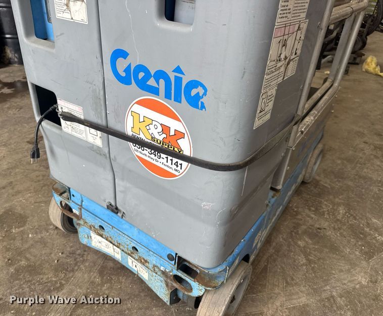 image for item EN4541 2012 Genie GR-20 vertical lift