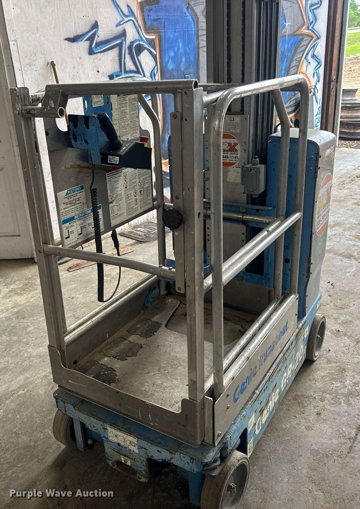 image for item EN4541 2012 Genie GR-20 vertical lift