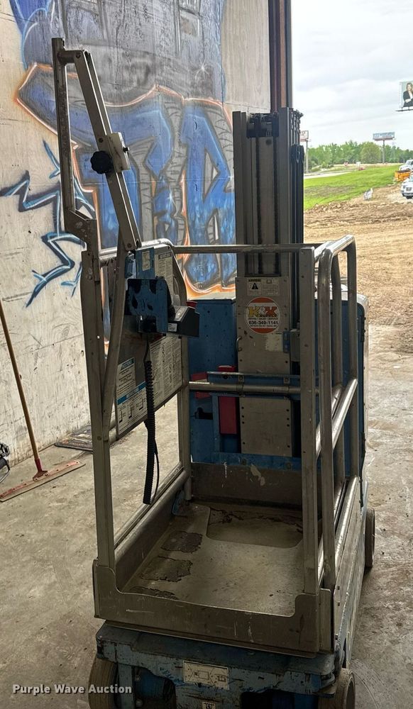 image for item EN4541 2012 Genie GR-20 vertical lift