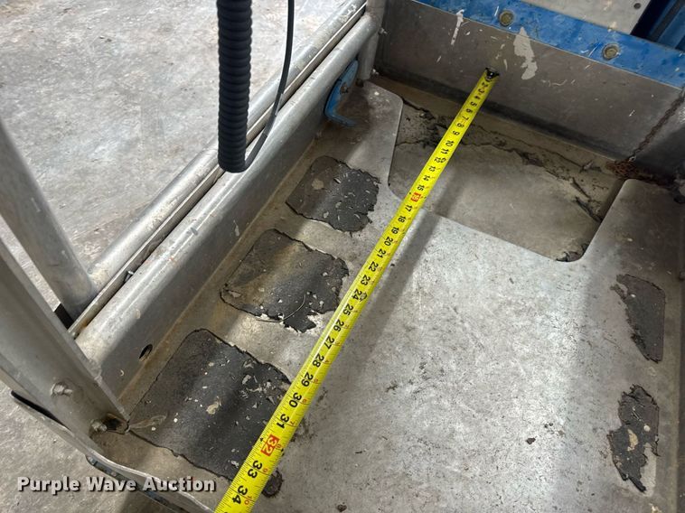 image for item EN4541 2012 Genie GR-20 vertical lift