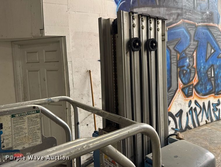 image for item EN4541 2012 Genie GR-20 vertical lift