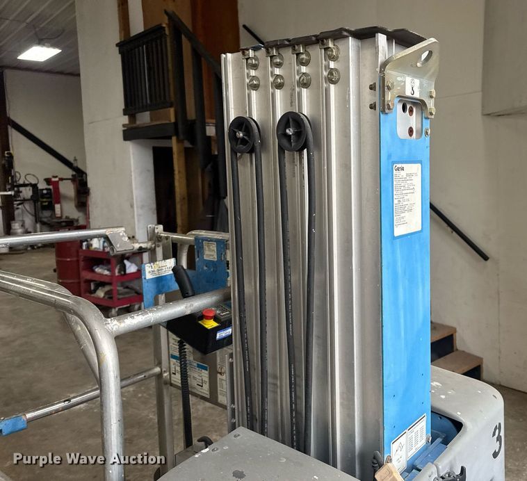 image for item EN4541 2012 Genie GR-20 vertical lift