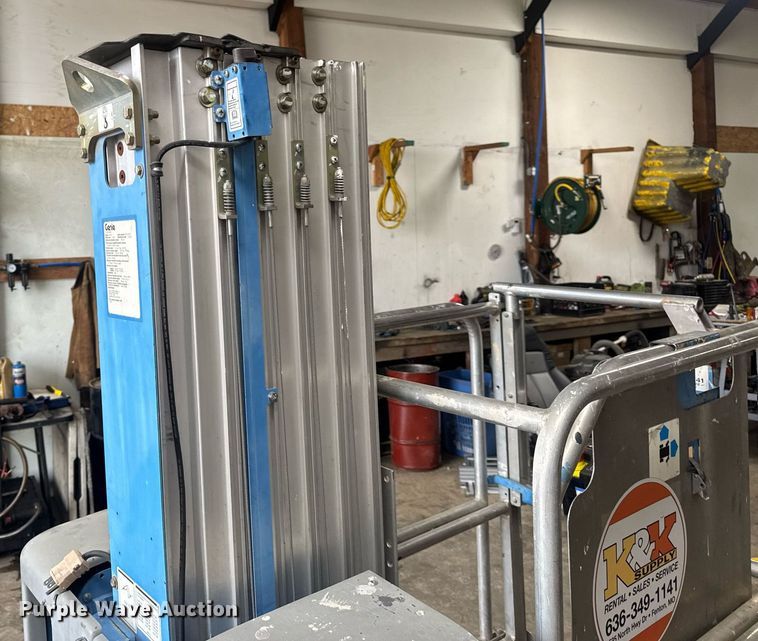 image for item EN4541 2012 Genie GR-20 vertical lift