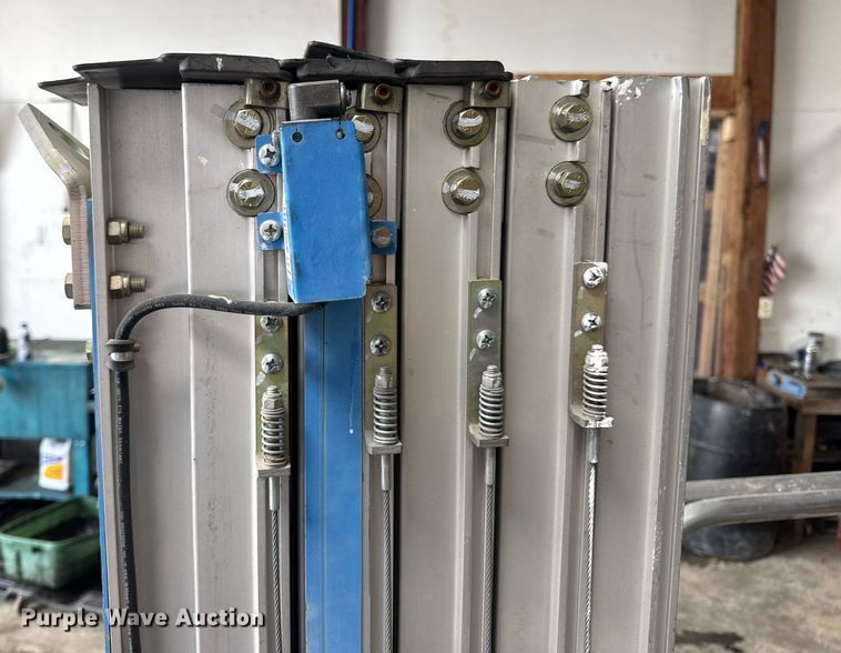 image for item EN4541 2012 Genie GR-20 vertical lift