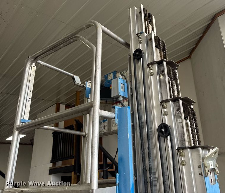 image for item EN4541 2012 Genie GR-20 vertical lift