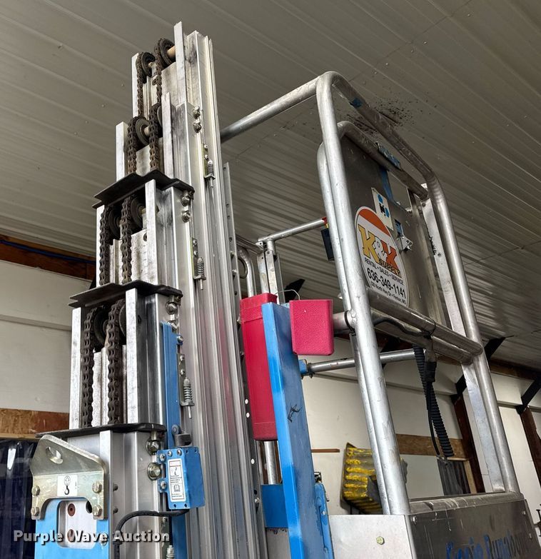 image for item EN4541 2012 Genie GR-20 vertical lift