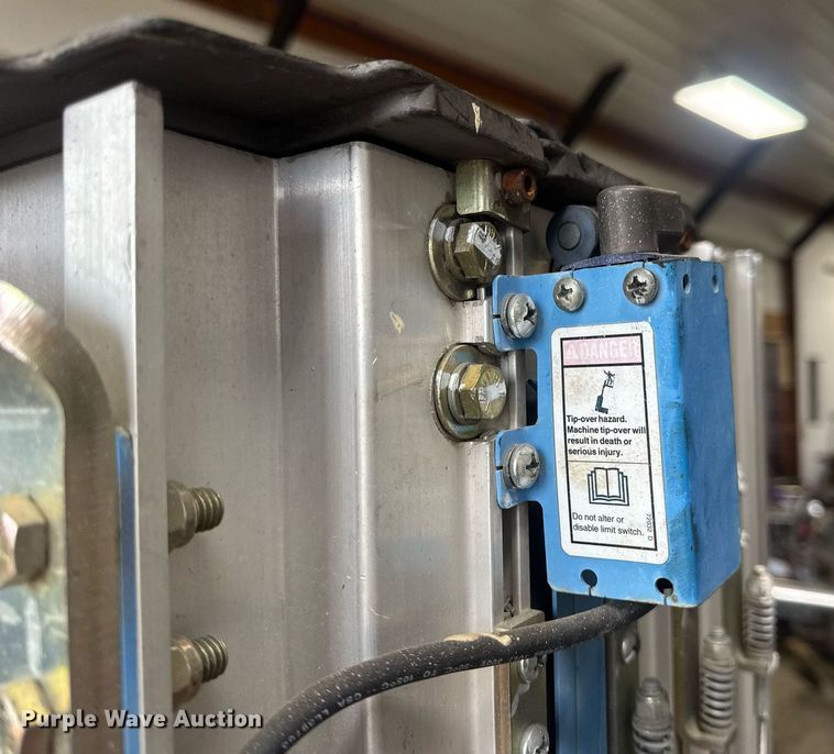 image for item EN4541 2012 Genie GR-20 vertical lift