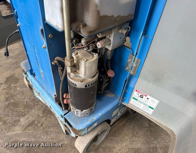 image for item EN4541 2012 Genie GR-20 vertical lift