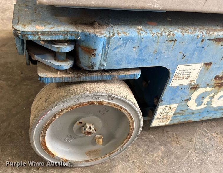 image for item EN4541 2012 Genie GR-20 vertical lift