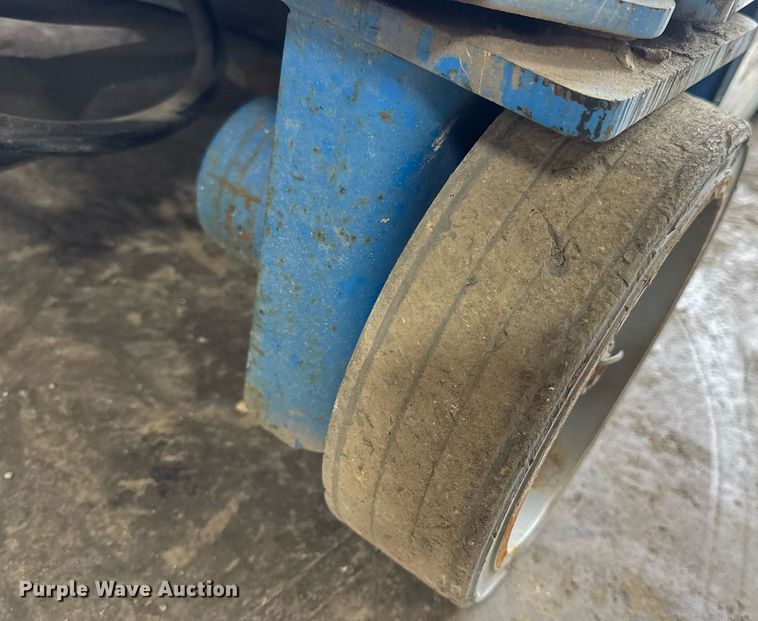 image for item EN4541 2012 Genie GR-20 vertical lift