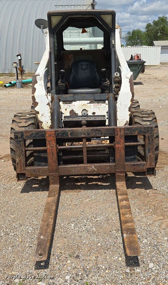 image for item EN8975 2007 Bobcat  S250 skid steer loader