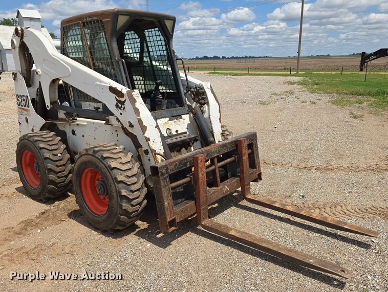image for item EN8975 2007 Bobcat  S250 skid steer loader