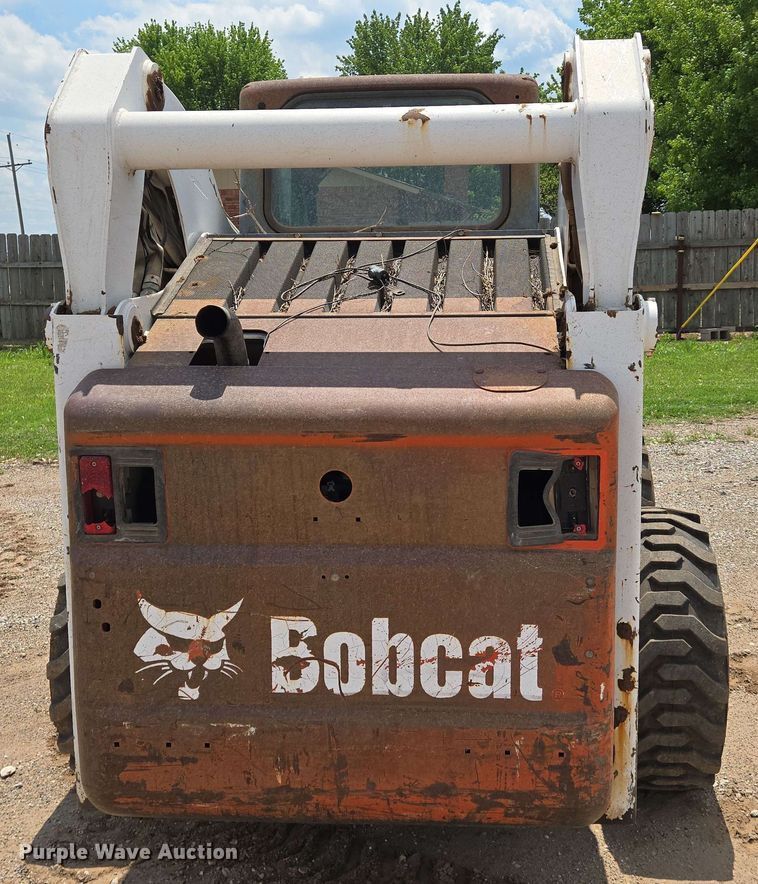 image for item EN8975 2007 Bobcat  S250 skid steer loader