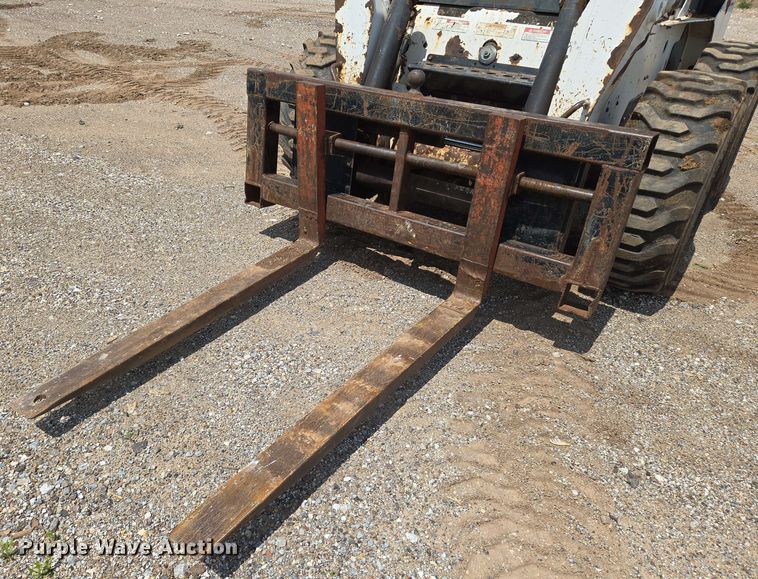 image for item EN8975 2007 Bobcat  S250 skid steer loader