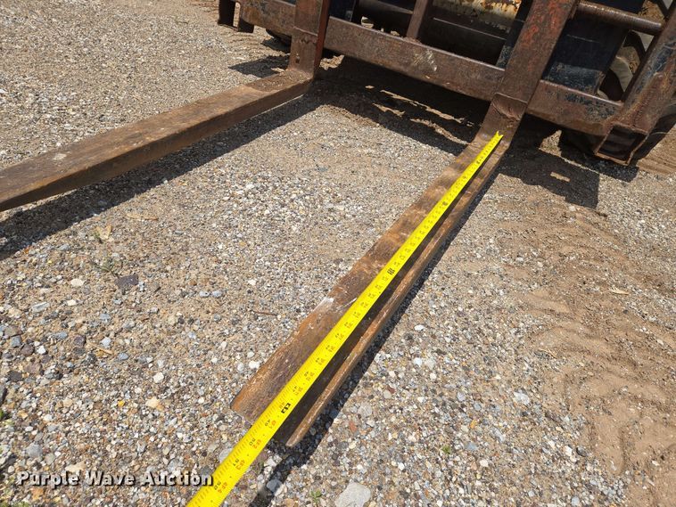 image for item EN8975 2007 Bobcat  S250 skid steer loader