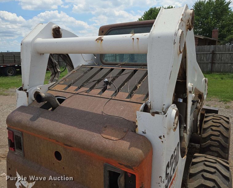 image for item EN8975 2007 Bobcat  S250 skid steer loader