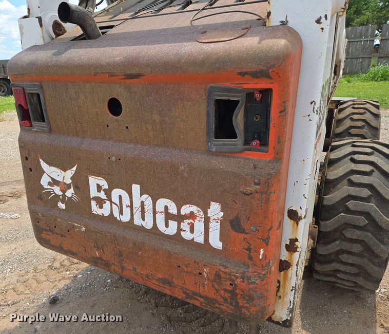 image for item EN8975 2007 Bobcat  S250 skid steer loader