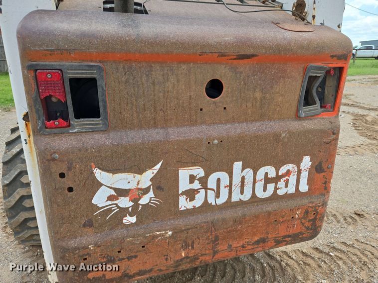 image for item EN8975 2007 Bobcat  S250 skid steer loader