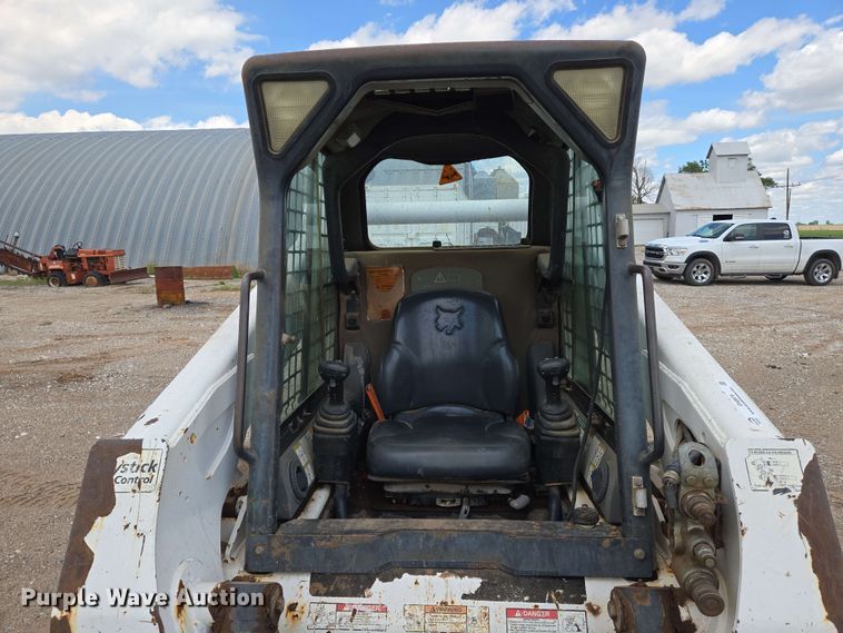 image for item EN8975 2007 Bobcat  S250 skid steer loader